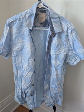 Point Zero Light Blue Palm-Print Short Sleeve Button-Down